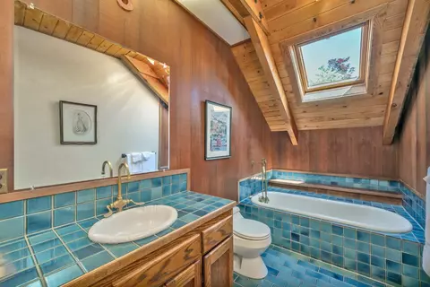 Bath - 2399 Kingsgate Rd, Placerville, CA 95667 photo 3 of 5