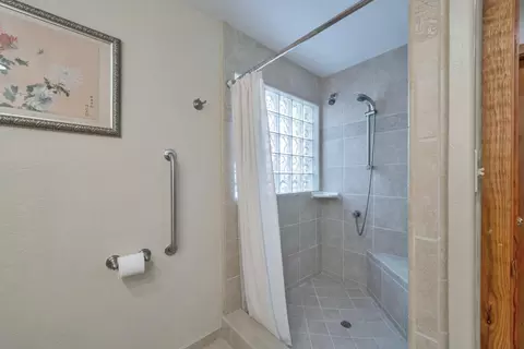 Bath - 2399 Kingsgate Rd, Placerville, CA 95667 photo 2 of 5