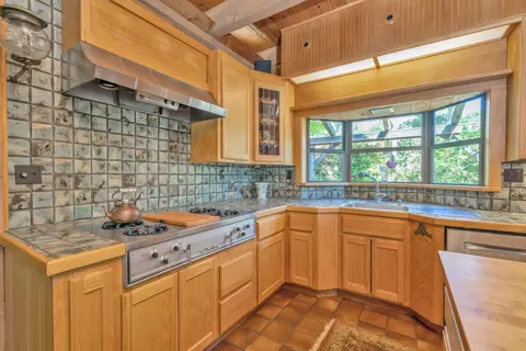 Kitchen - 2399 Kingsgate Rd, Placerville, CA 95667 photo 2 of 4