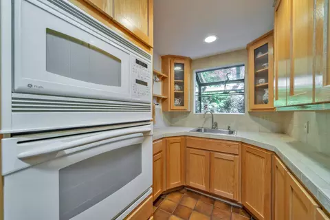 Kitchen - 2399 Kingsgate Rd, Placerville, CA 95667 photo 3 of 4