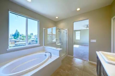 Bath - 366 Franklin Ln, Ripon, CA 95366 photo 3 of 8