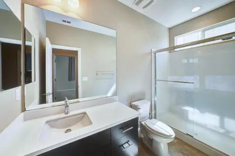 Bath - 366 Franklin Ln, Ripon, CA 95366 photo 4 of 8