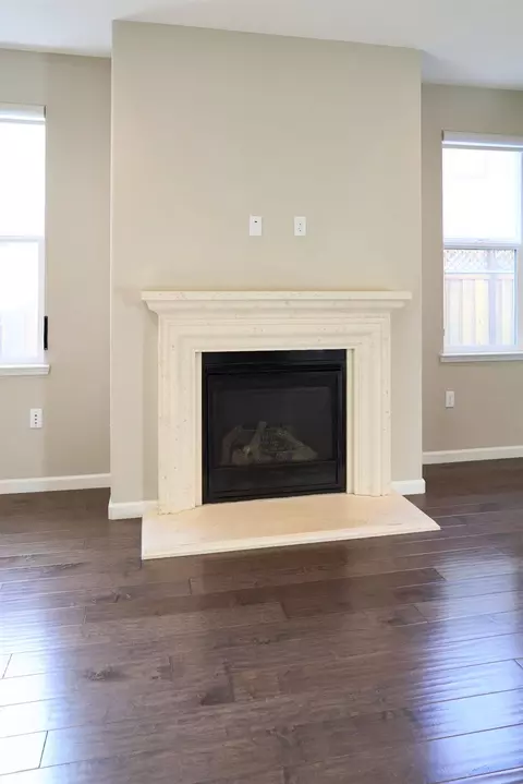Living - 366 Franklin Ln, Ripon, CA 95366 photo 8 of 10