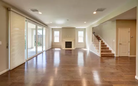 Living - 366 Franklin Ln, Ripon, CA 95366 photo 5 of 10