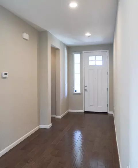 Entry Way - 366 Franklin Ln, Ripon, CA 95366 photo 2 of 5