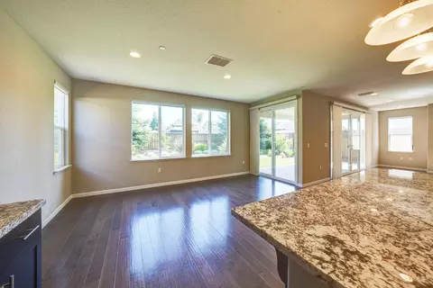 Living - 366 Franklin Ln, Ripon, CA 95366 photo 2 of 10
