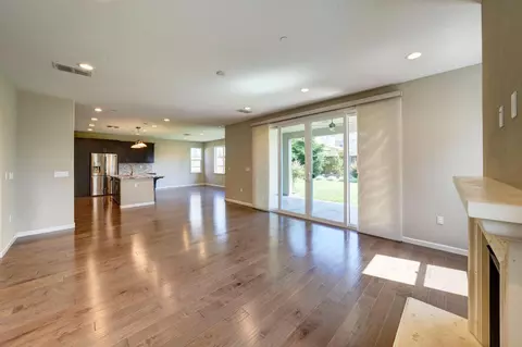Living - 366 Franklin Ln, Ripon, CA 95366 photo 7 of 10