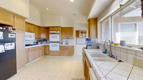 Kitchen - 5480 Oak Ridge Rd, Placerville, CA 95667 photo 4 of 5
