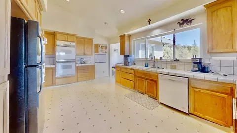 Kitchen - 5480 Oak Ridge Rd, Placerville, CA 95667 photo 5 of 5