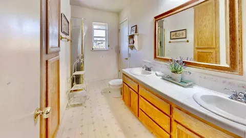 Bath - 5480 Oak Ridge Rd, Placerville, CA 95667 photo 4 of 7
