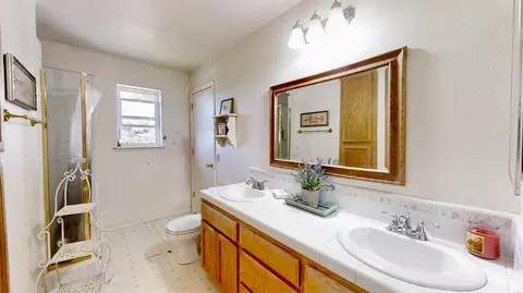 Bath - 5480 Oak Ridge Rd, Placerville, CA 95667 photo 5 of 7