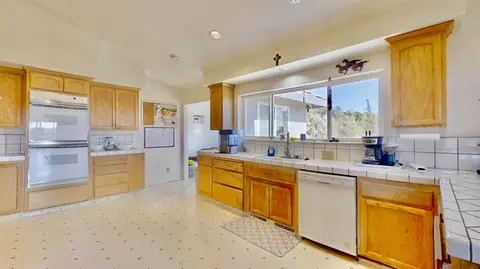 Kitchen - 5480 Oak Ridge Rd, Placerville, CA 95667 photo 2 of 5