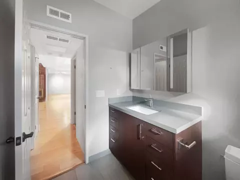 Bath - 442 Grande Ave, Davis, CA 95616 photo 3 of 5