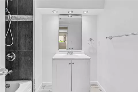 Bath - 1666 Cambrian Dr, Salinas, CA 93906 photo 3 of 4