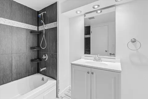 Bath - 1666 Cambrian Dr, Salinas, CA 93906 photo 4 of 4