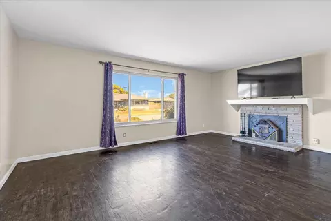 Living - 1666 Cambrian Dr, Salinas, CA 93906 photo 1 of 4