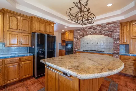 Kitchen - 27958 Vine Ave, Escalon, CA 95320 photo 2 of 4