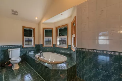 Bath - 27958 Vine Ave, Escalon, CA 95320 photo 4 of 4