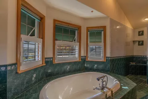 Bath - 27958 Vine Ave, Escalon, CA 95320 photo 3 of 4