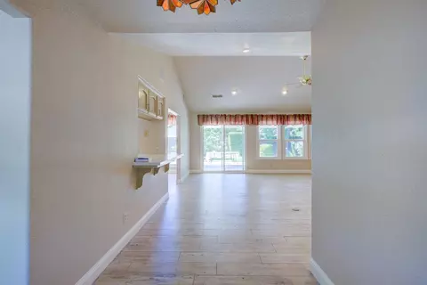1186 Mirror Lake Dr, Merced, CA 95340 photo 9