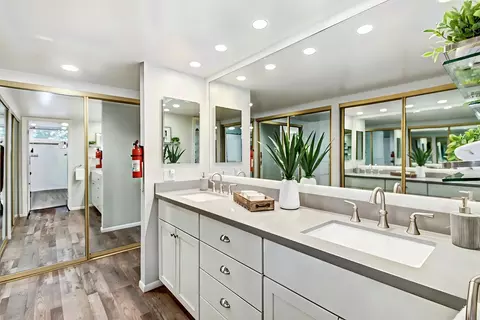Bath - 4820 Thor Way, Carmichael, CA 95608 photo 4 of 5