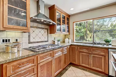 Kitchen - 4820 Thor Way, Carmichael, CA 95608 photo 6 of 10