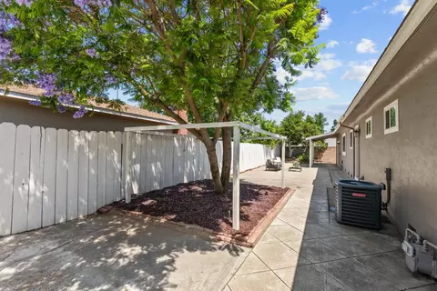 Exterior - 14587 Shawnee Way, Manteca, CA 95336 photo 6 of 7