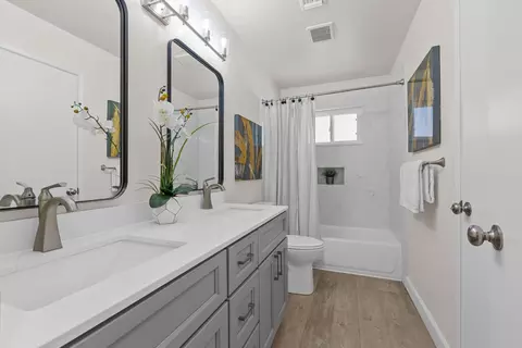Bath - 14587 Shawnee Way, Manteca, CA 95336 photo 1 of 3