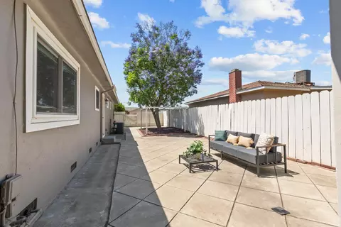 Exterior - 14587 Shawnee Way, Manteca, CA 95336 photo 5 of 7
