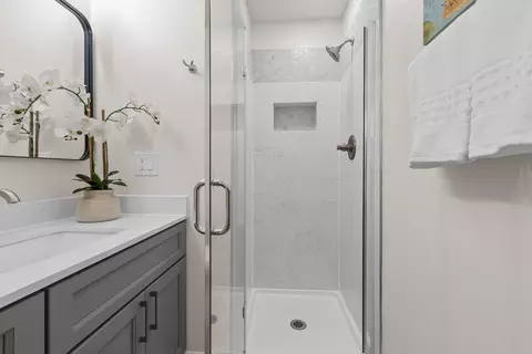 Bath - 14587 Shawnee Way, Manteca, CA 95336 photo 3 of 3
