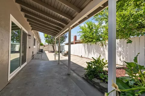 Exterior - 14587 Shawnee Way, Manteca, CA 95336 photo 4 of 7