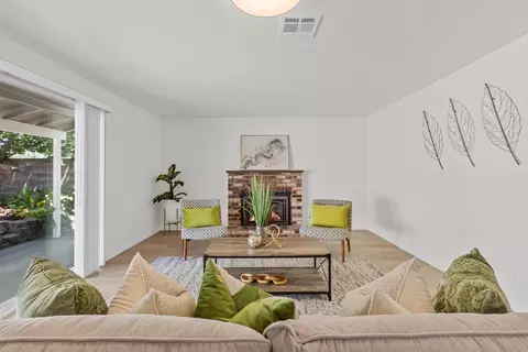 Living - 14587 Shawnee Way, Manteca, CA 95336 photo 3 of 5