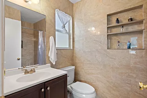 Bath - 1817 Murrietta Ln, Modesto, CA 95355 photo 3 of 4