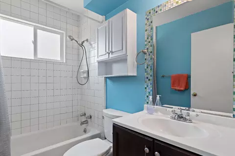 Bath - 1817 Murrietta Ln, Modesto, CA 95355 photo 4 of 4