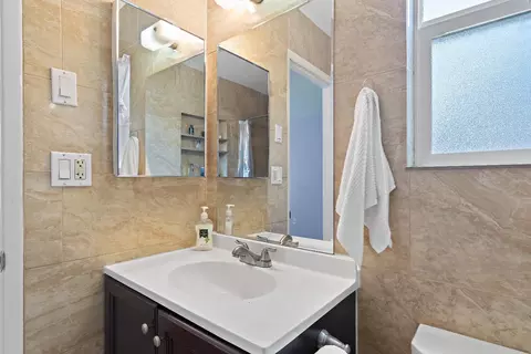Bath - 1817 Murrietta Ln, Modesto, CA 95355 photo 1 of 4