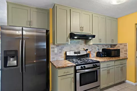 Kitchen - 1817 Murrietta Ln, Modesto, CA 95355 photo 3 of 4