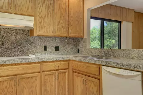 Kitchen - 13994 Chukar Dr, Grass Valley, CA 95949 photo 3 of 7