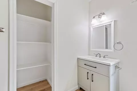Bath - 12 E 18th St, Merced, CA 95340 photo 2 of 5