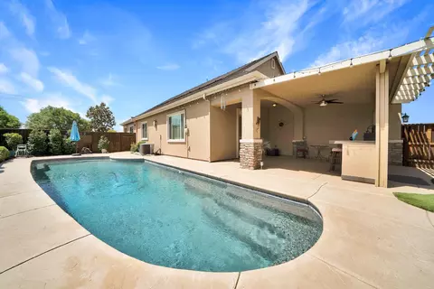 Exterior - 221 Travertine Dr, Ripon, CA 95366 photo 13 of 24