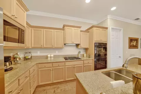 Kitchen - 221 Travertine Dr, Ripon, CA 95366 photo 2 of 5