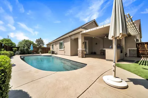 Exterior - 221 Travertine Dr, Ripon, CA 95366 photo 12 of 24
