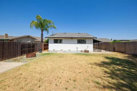 Exterior - 1605 Sutter Ln, Lodi, CA 95240 photo 10 of 13