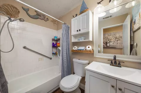 Bath - 1605 Sutter Ln, Lodi, CA 95240 photo 1 of 2