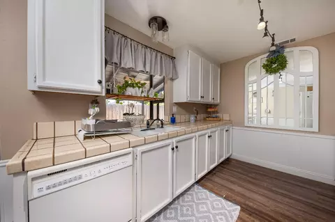 Kitchen - 1605 Sutter Ln, Lodi, CA 95240 photo 2 of 3