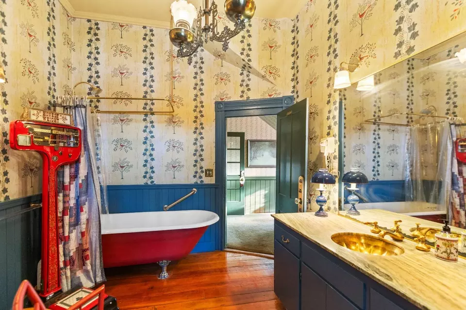 Bath - 6655 Orleans St, Georgetown, CA 95634 photo 2 of 12