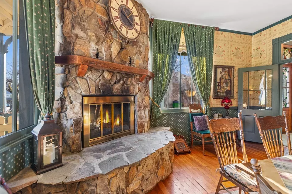 Dining - 6655 Orleans St, Georgetown, CA 95634 photo 5 of 9