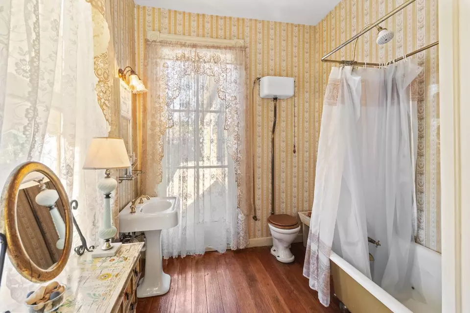 Bath - 6655 Orleans St, Georgetown, CA 95634 photo 5 of 12