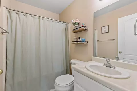 Bath - 662 John Ct, Merced, CA 95341 photo 1 of 2