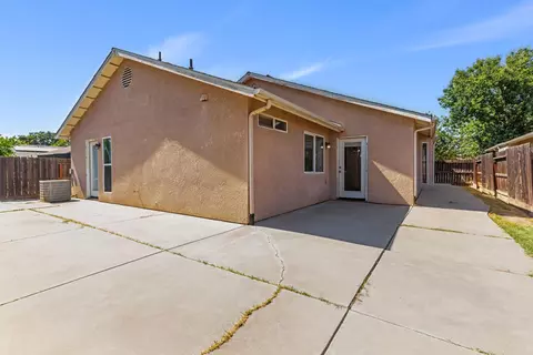 Exterior - 662 John Ct, Merced, CA 95341 photo 6 of 8