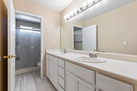 Bath - 662 John Ct, Merced, CA 95341 photo 2 of 2